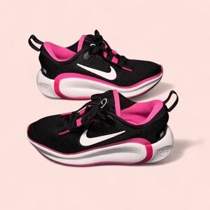 Nike Infinity Flow Big Kids' Running Shoes Size 1Y Black white-Laser Fushia